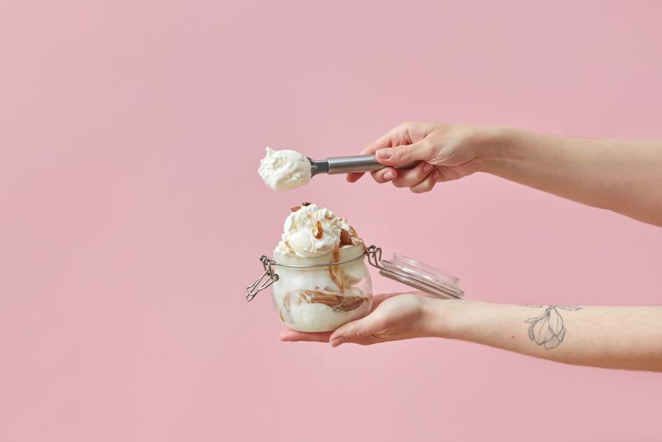 Mason Jar Ice Cream Is the Smartest Date Night Dessert Nobody Talks About