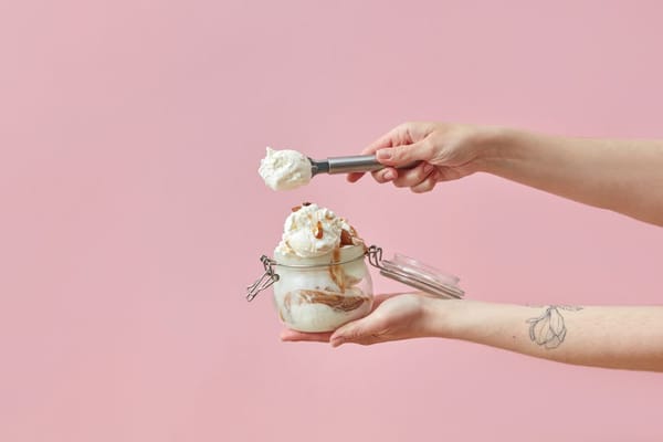 Mason Jar Ice Cream Is the Smartest Date Night Dessert Nobody Talks About